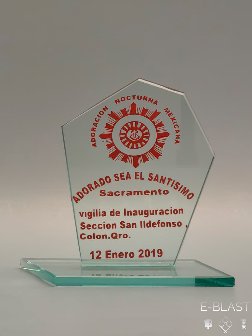 Reconocimiento grabado y pintado